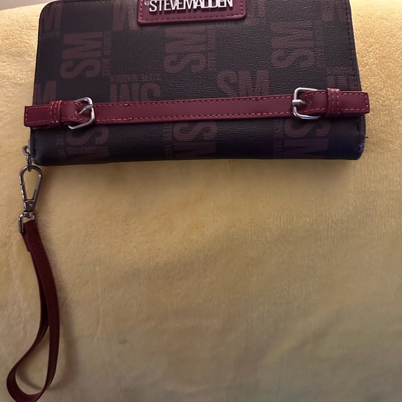 Steve Madden Logo Wallet in Brown and Red - Picture 8 of 8